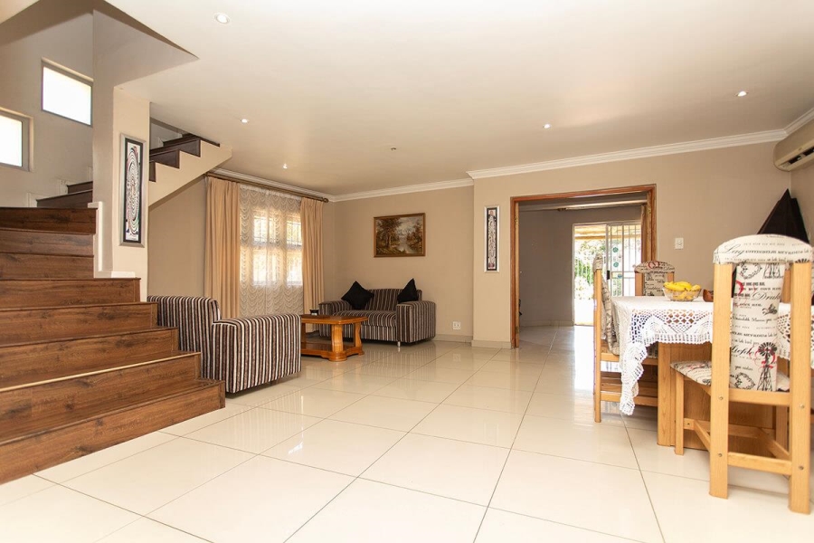 6 Bedroom Property for Sale in Vredekloof Heights Western Cape
